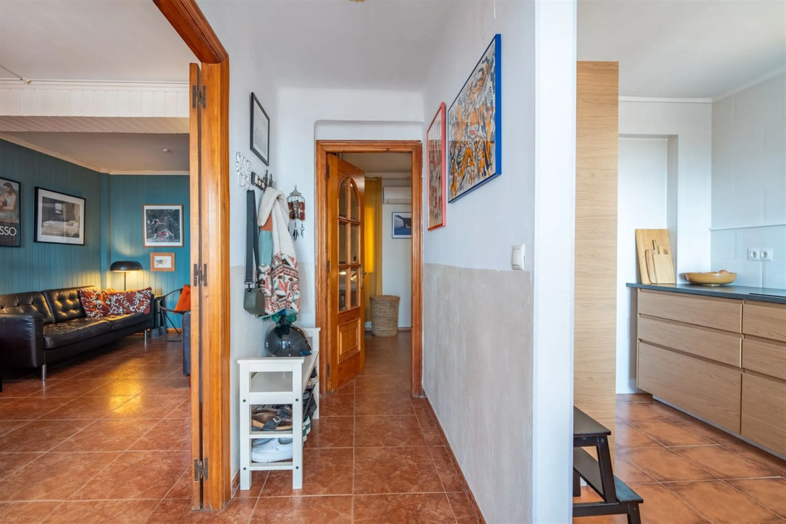 Located on the absolute frontline of the sea in the charming area of El Palo, this is a truly unique property that rarely comes onto the market.