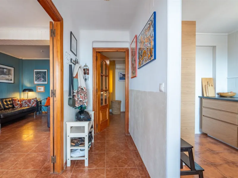 Located on the absolute frontline of the sea in the charming area of El Palo, this is a truly unique property that rarely comes onto the market.