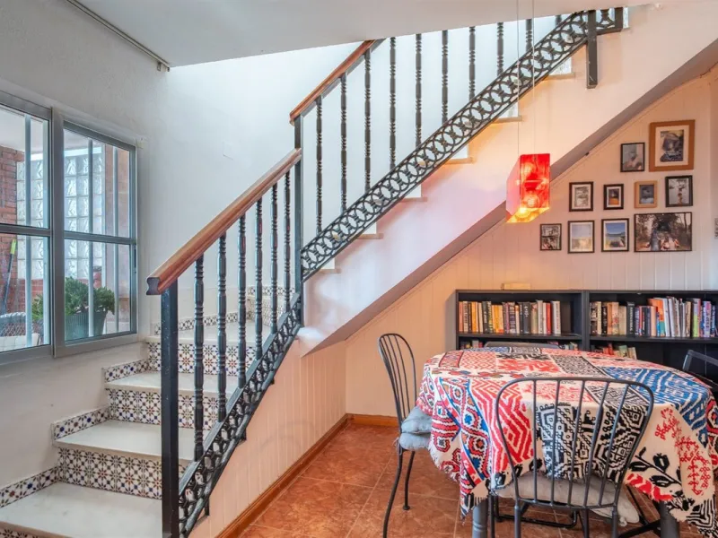 Located on the absolute frontline of the sea in the charming area of El Palo, this is a truly unique property that rarely comes onto the market.