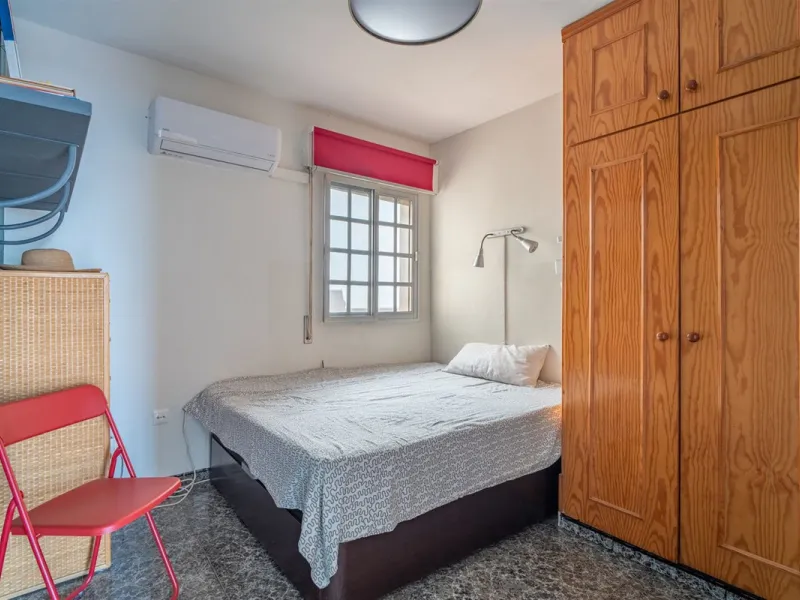 Located on the absolute frontline of the sea in the charming area of El Palo, this is a truly unique property that rarely comes onto the market.