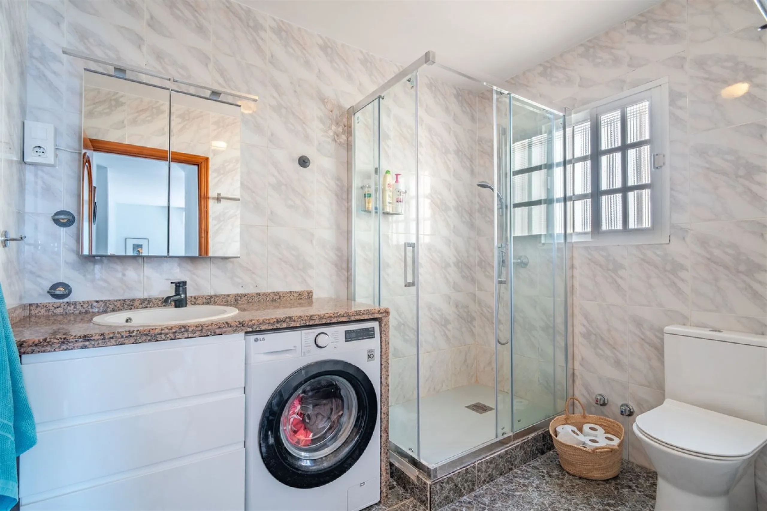 Located on the absolute frontline of the sea in the charming area of El Palo, this is a truly unique property that rarely comes onto the market.