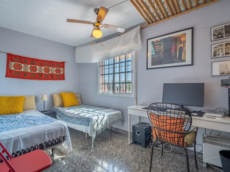Located on the absolute frontline of the sea in the charming area of El Palo, this is a truly unique property that rarely comes onto the market.