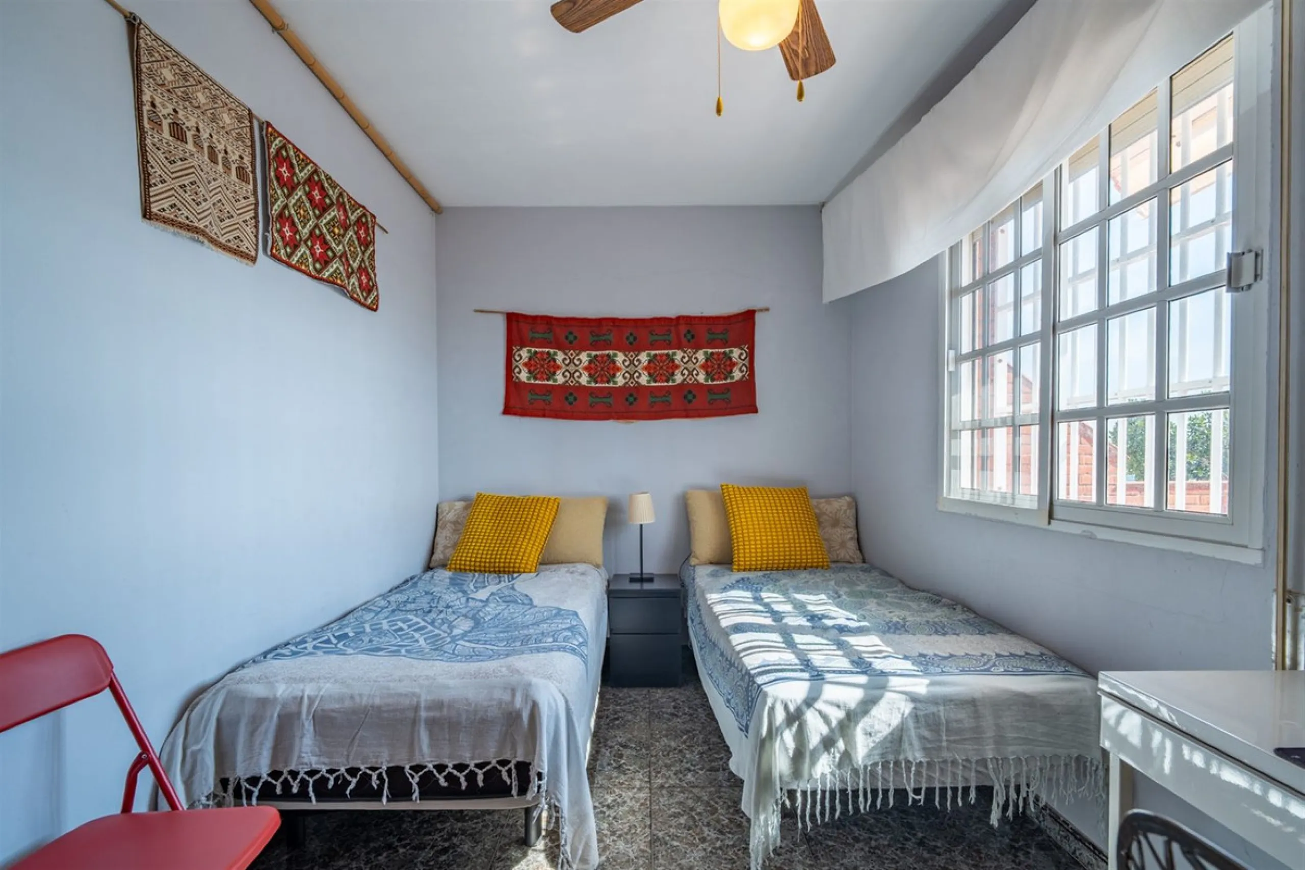 Located on the absolute frontline of the sea in the charming area of El Palo, this is a truly unique property that rarely comes onto the market.