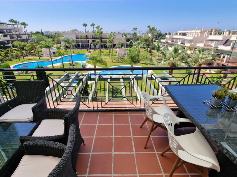 MARBELLA, Nueva Andalucía | South Facing -Top-Floor Apartment | 2 Bed · 2 Bath | Large Sunny Terrace