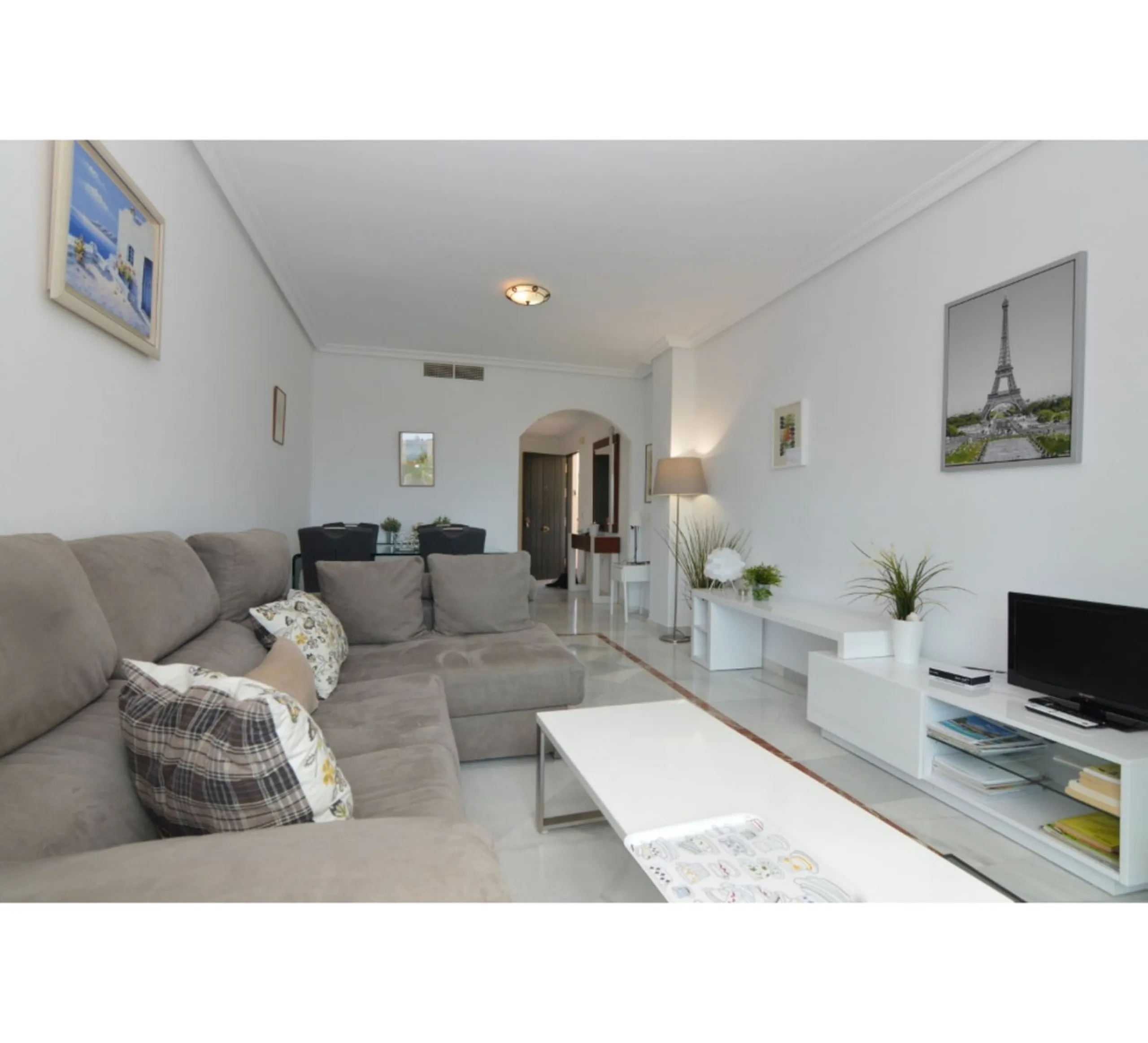 MARBELLA, Nueva Andalucía | South Facing -Top-Floor Apartment | 2 Bed · 2 Bath | Large Sunny Terrace