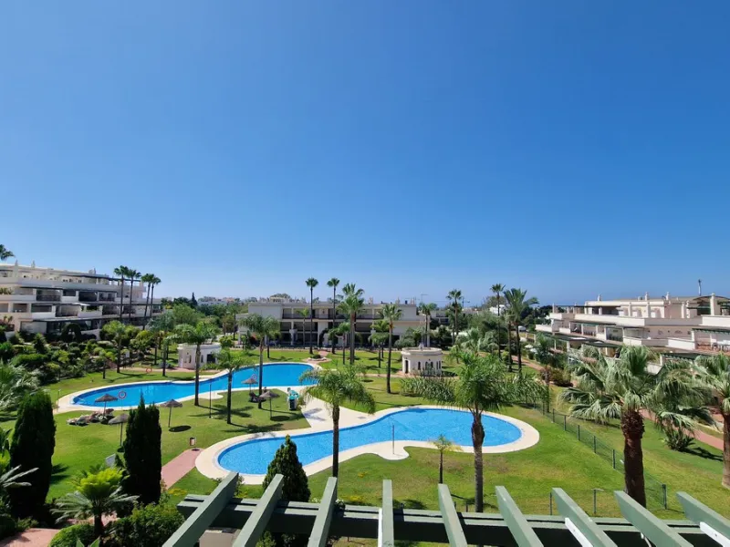MARBELLA, Nueva Andalucía | South Facing -Top-Floor Apartment | 2 Bed · 2 Bath | Large Sunny Terrace
