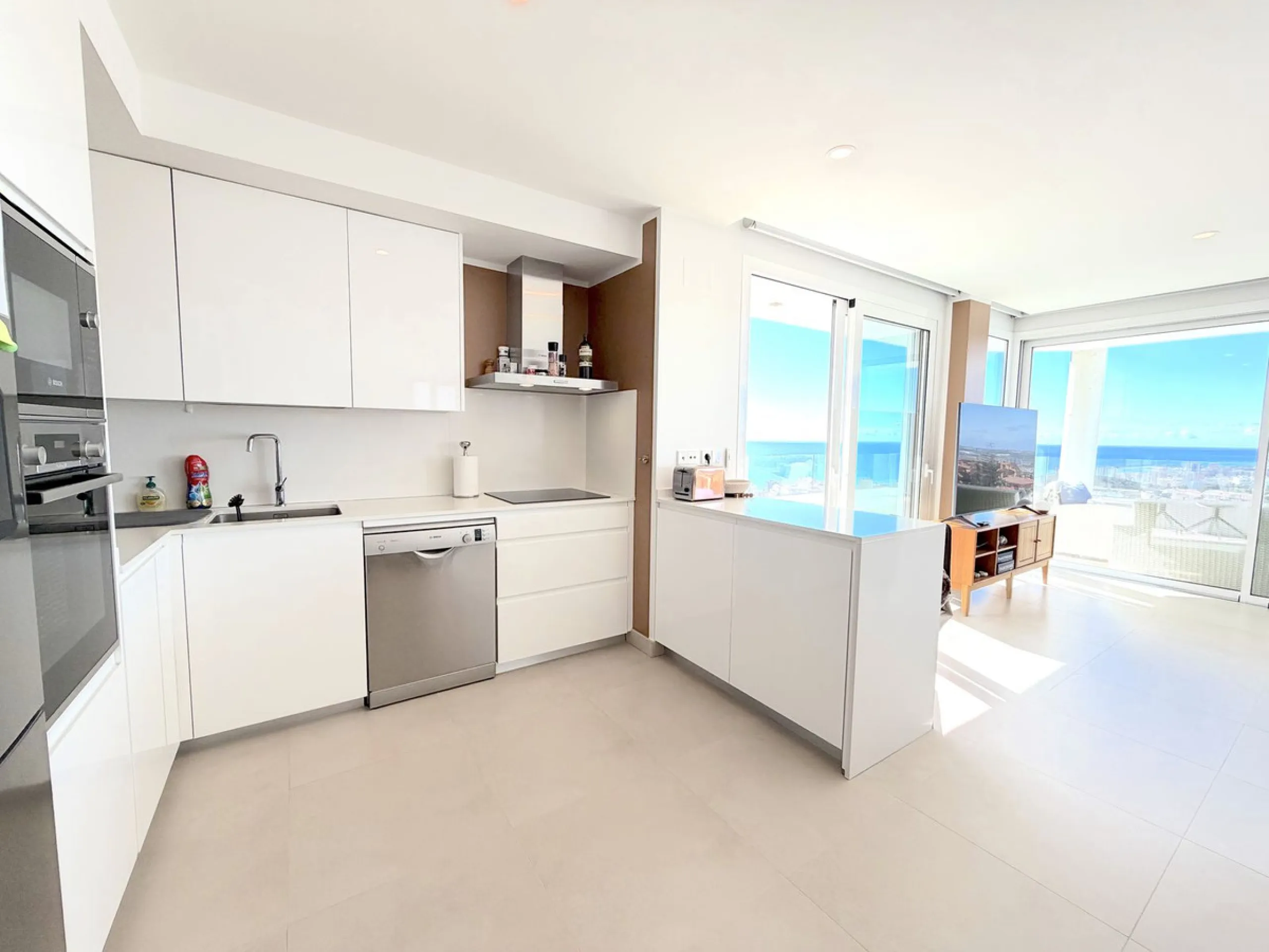 Modern Corner Apartment with Fantastic Panoramic Views in Torreblanca.