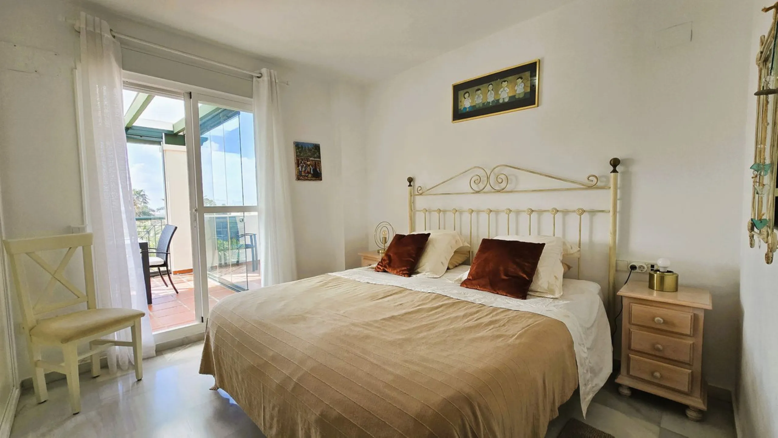 MARBELLA, Nueva Andalucía | South Facing -Top-Floor Apartment | 2 Bed · 2 Bath | Large Sunny Terrace
