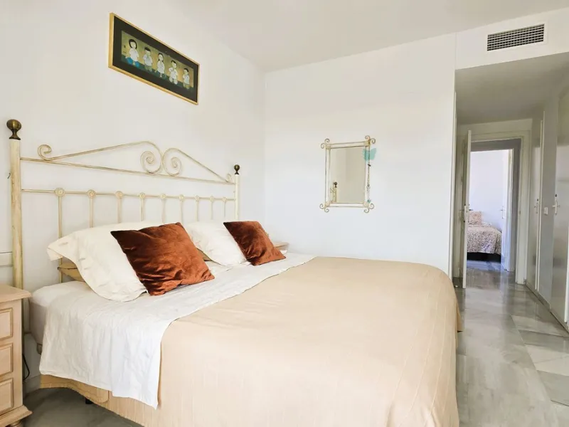 MARBELLA, Nueva Andalucía | South Facing -Top-Floor Apartment | 2 Bed · 2 Bath | Large Sunny Terrace