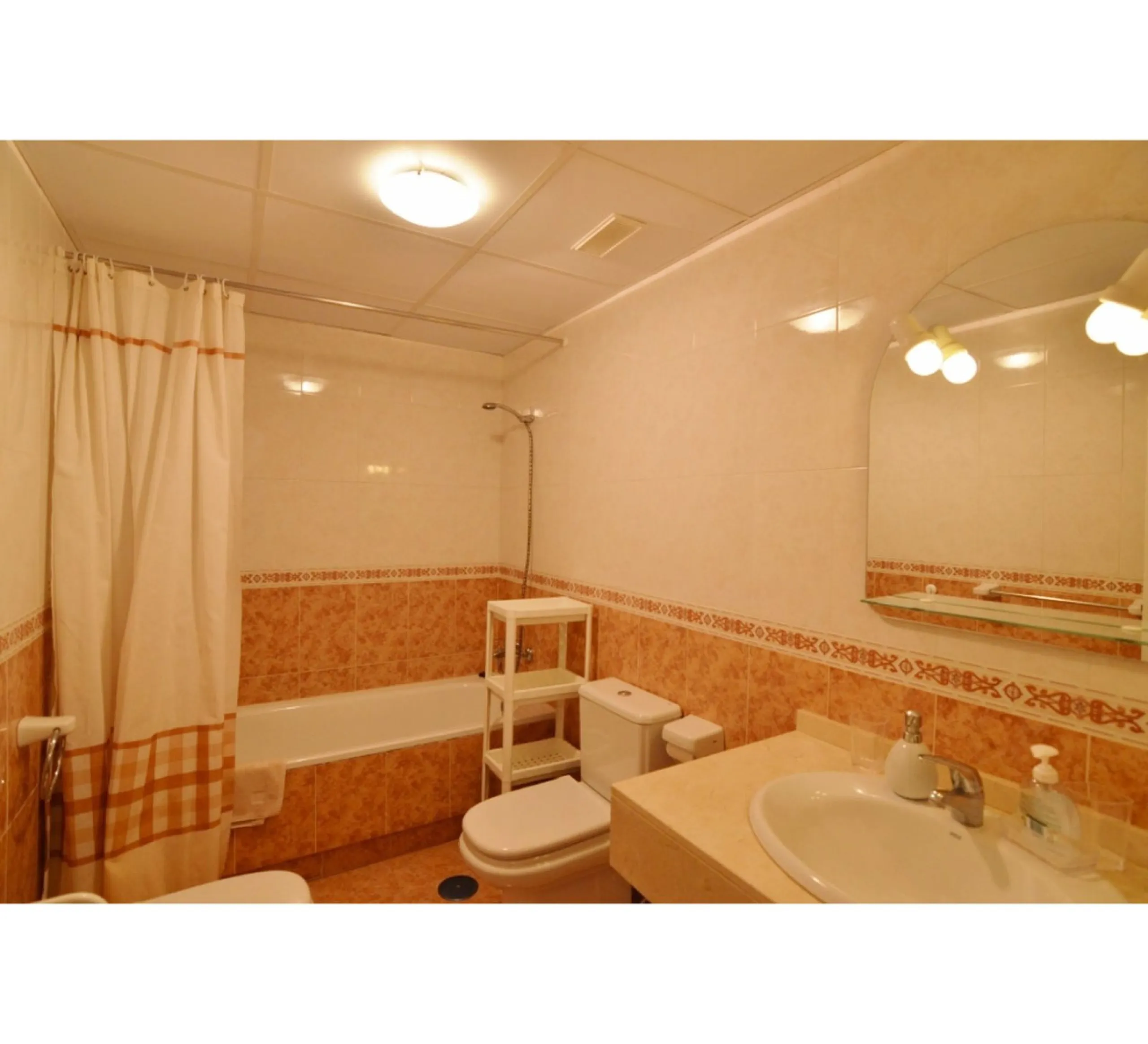 MARBELLA, Nueva Andalucía | South Facing -Top-Floor Apartment | 2 Bed · 2 Bath | Large Sunny Terrace