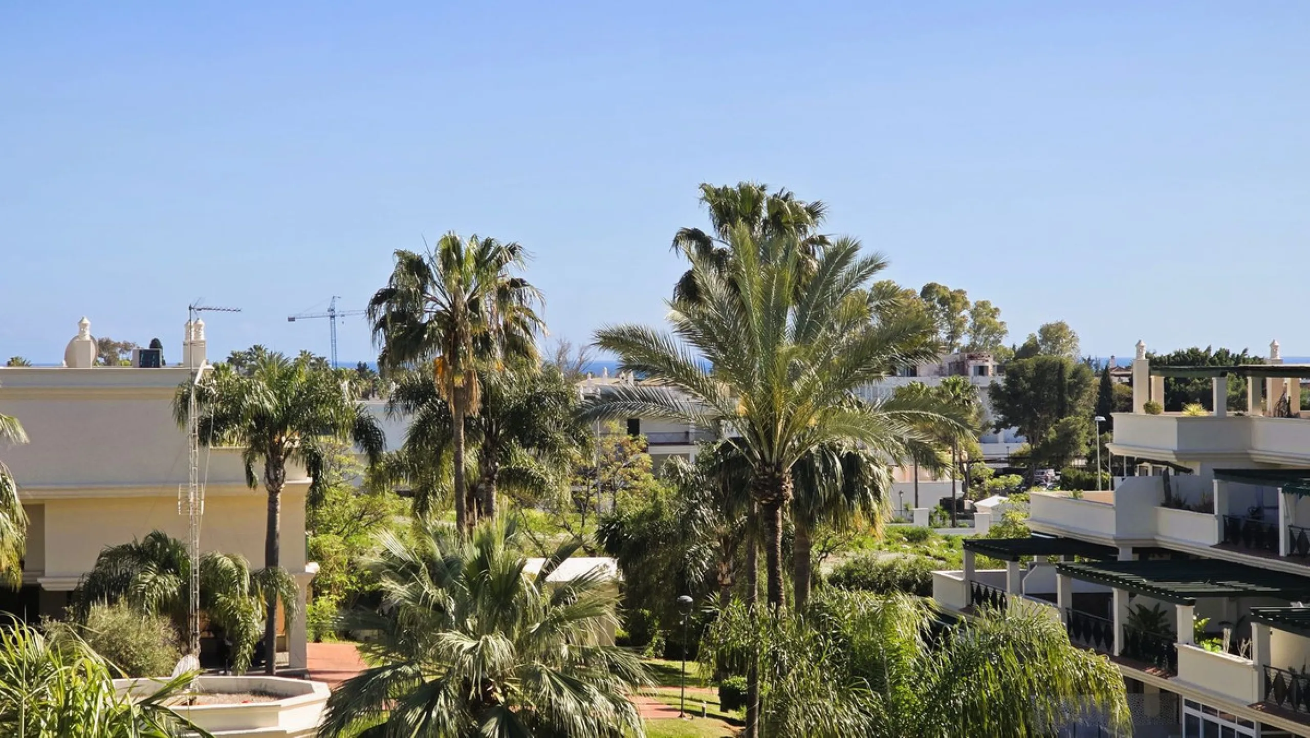 MARBELLA, Nueva Andalucía | South Facing -Top-Floor Apartment | 2 Bed · 2 Bath | Large Sunny Terrace