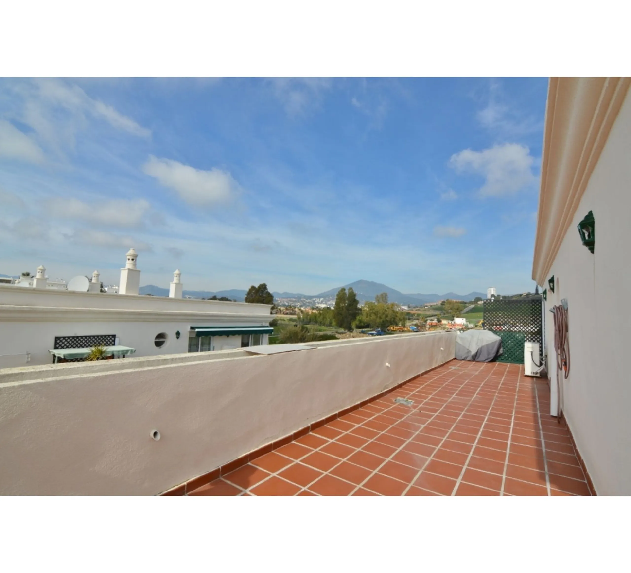 MARBELLA, Nueva Andalucía | South Facing -Top-Floor Apartment | 2 Bed · 2 Bath | Large Sunny Terrace