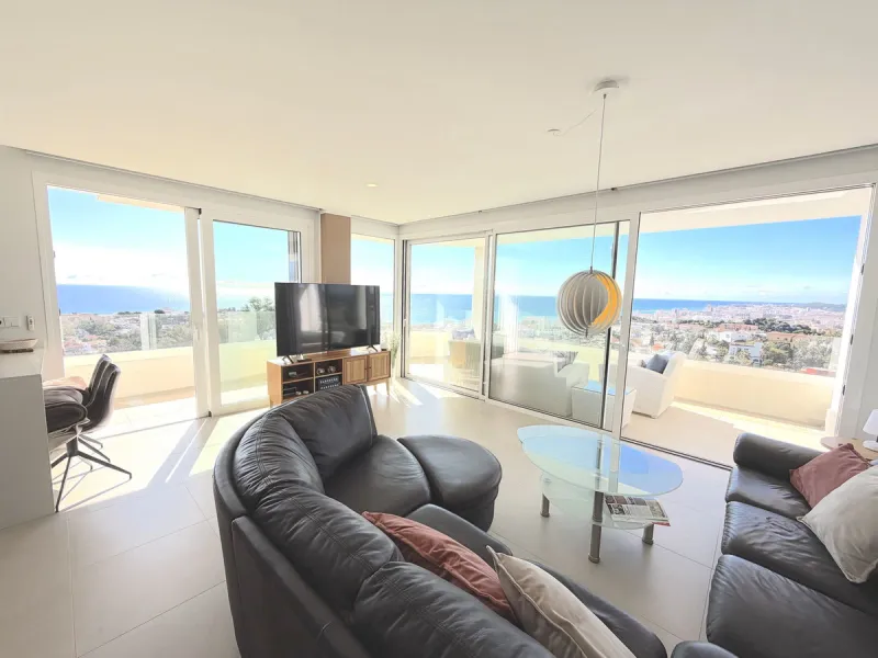 Modern Corner Apartment with Fantastic Panoramic Views in Torreblanca.