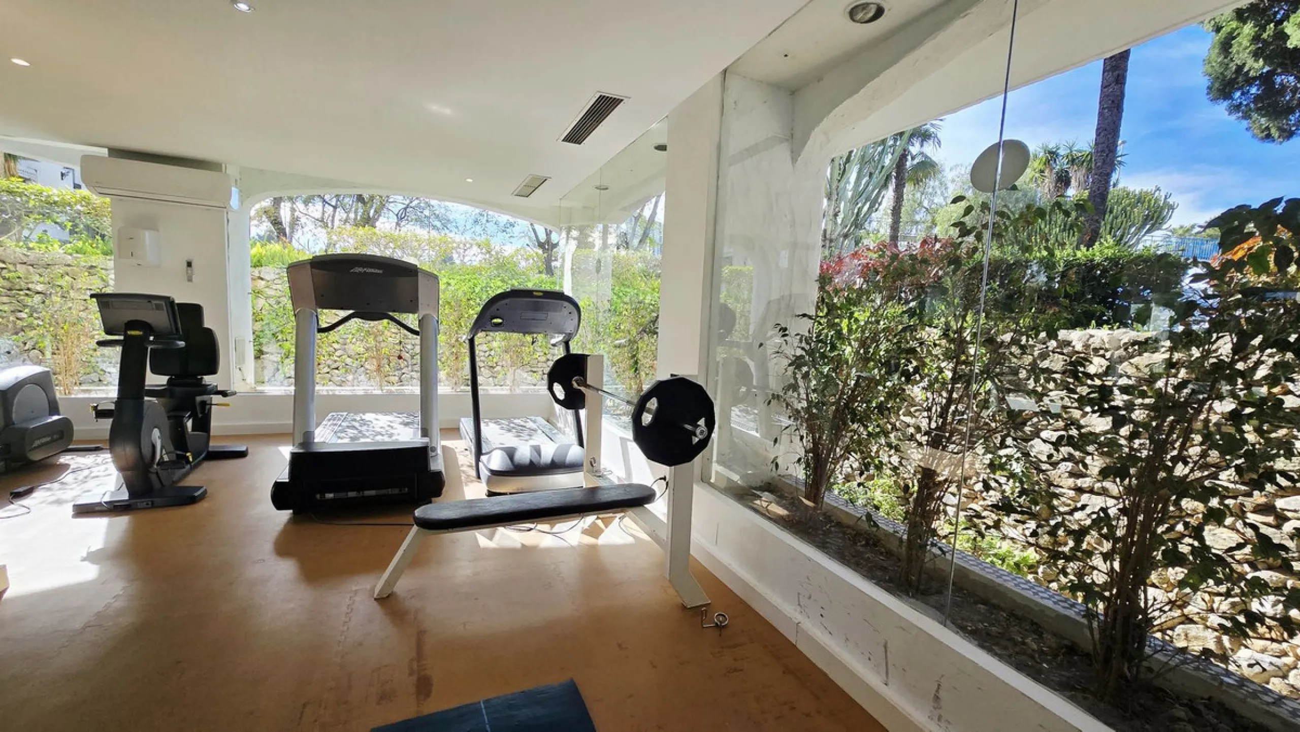 PUERTO BANÚS – LUXURY 1-BEDROOM APARTMENT IN LA ALCAZABA