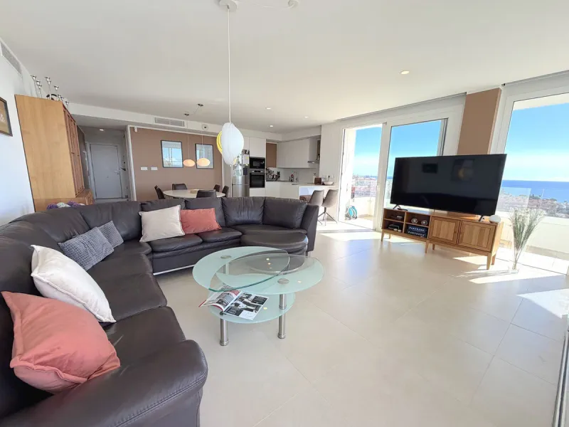 Modern Corner Apartment with Fantastic Panoramic Views in Torreblanca.