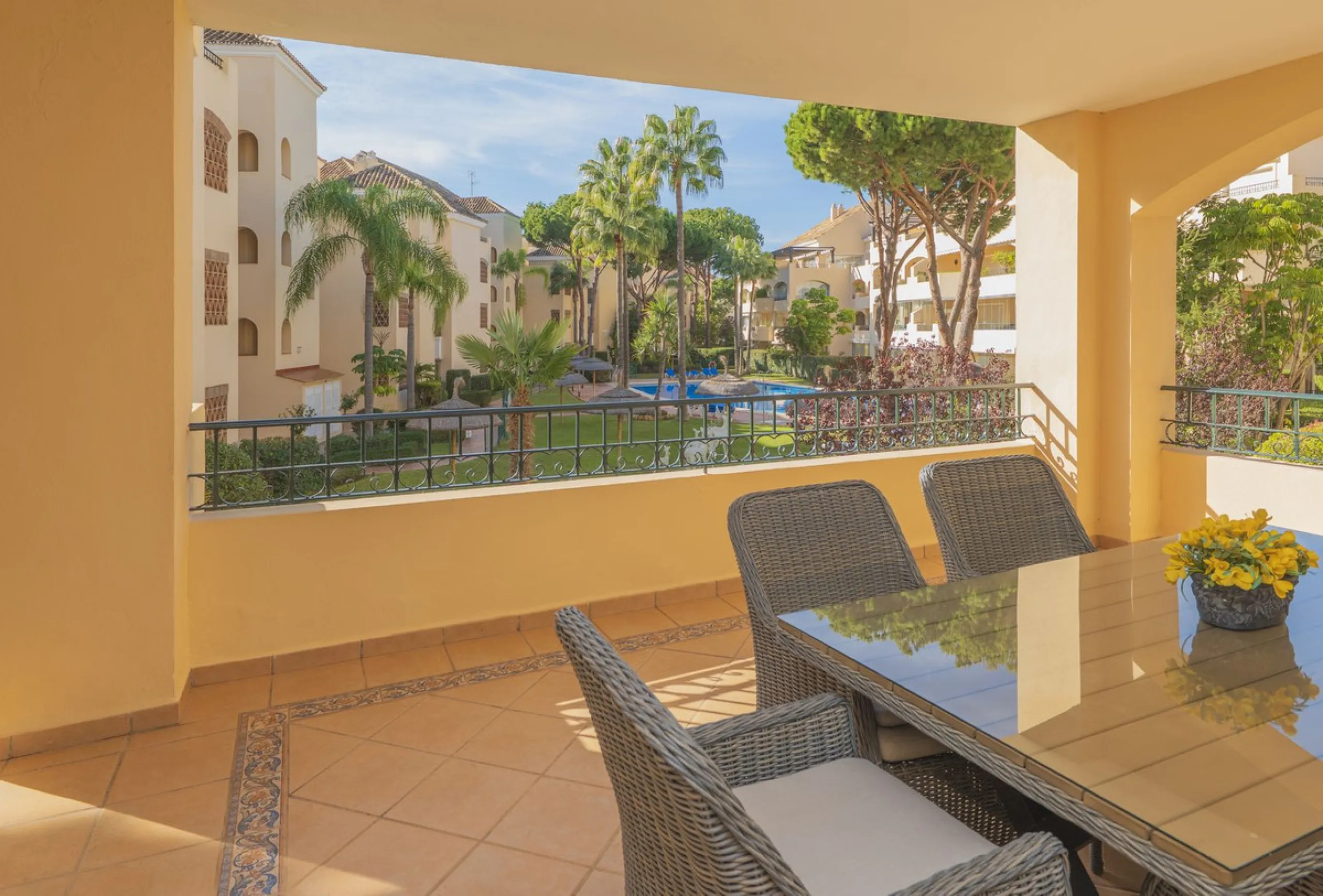 Great Middle Floor Apartment at Hacienda Playa, Elviria beachside. The best and most important development beachside Elviria would be Hacienda Playa Complex, made up of several phases and boasting high end building materials and finishes, as well as prope