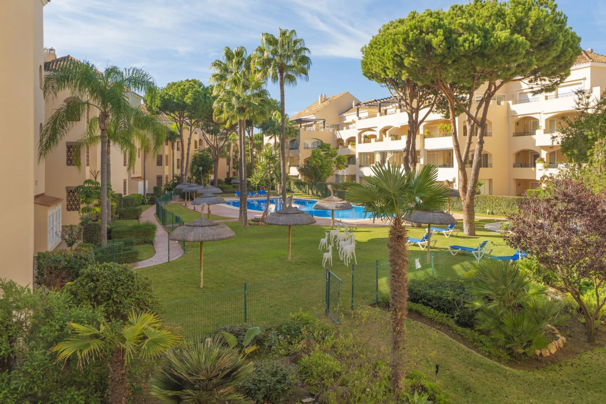 Great Middle Floor Apartment at Hacienda Playa, Elviria beachside. The best and most important development beachside Elviria would be Hacienda Playa Complex, made up of several phases and boasting high end building materials and finishes, as well as prope