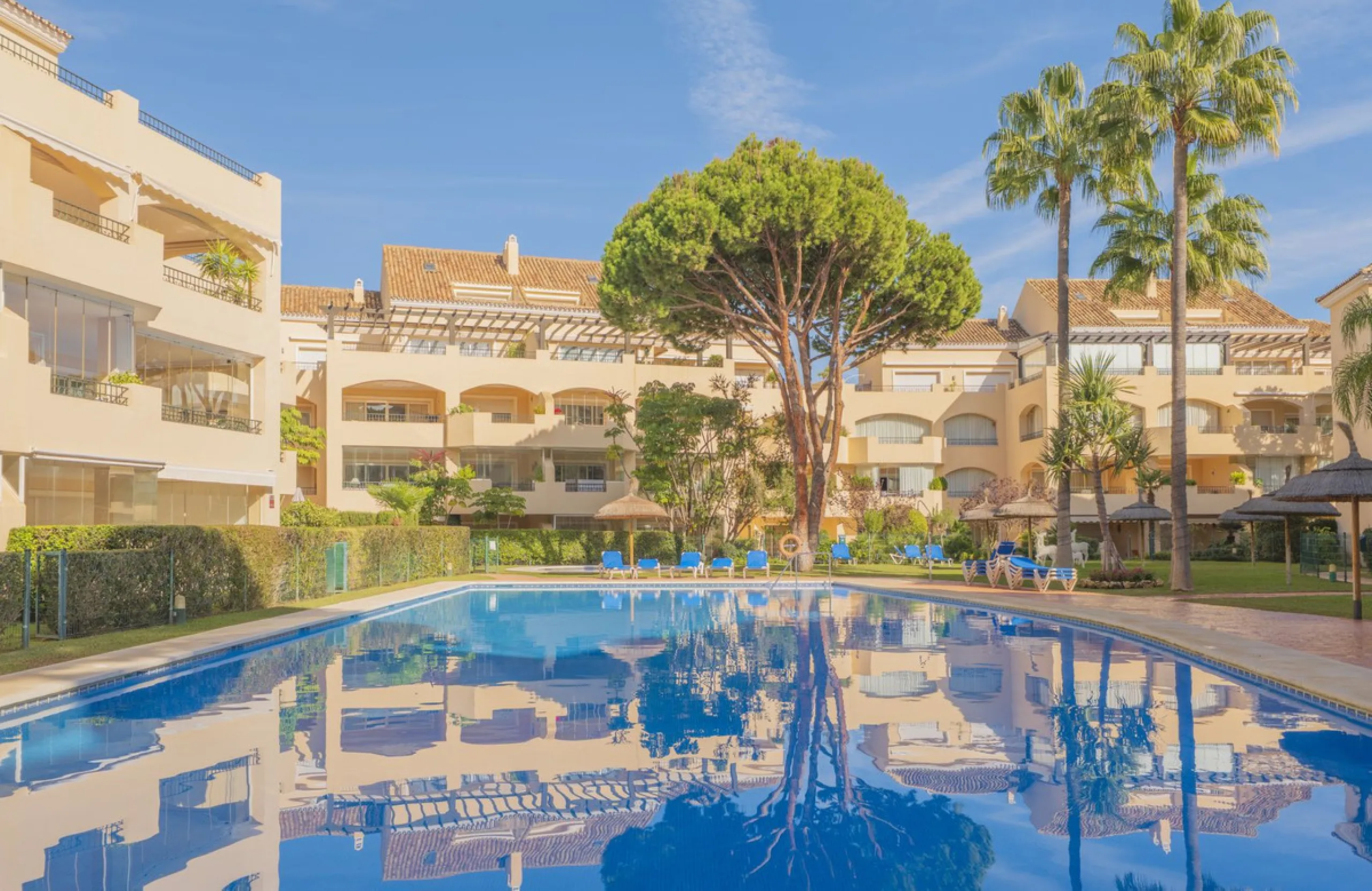 Great Middle Floor Apartment at Hacienda Playa, Elviria beachside. The best and most important development beachside Elviria would be Hacienda Playa Complex, made up of several phases and boasting high end building materials and finishes, as well as prope