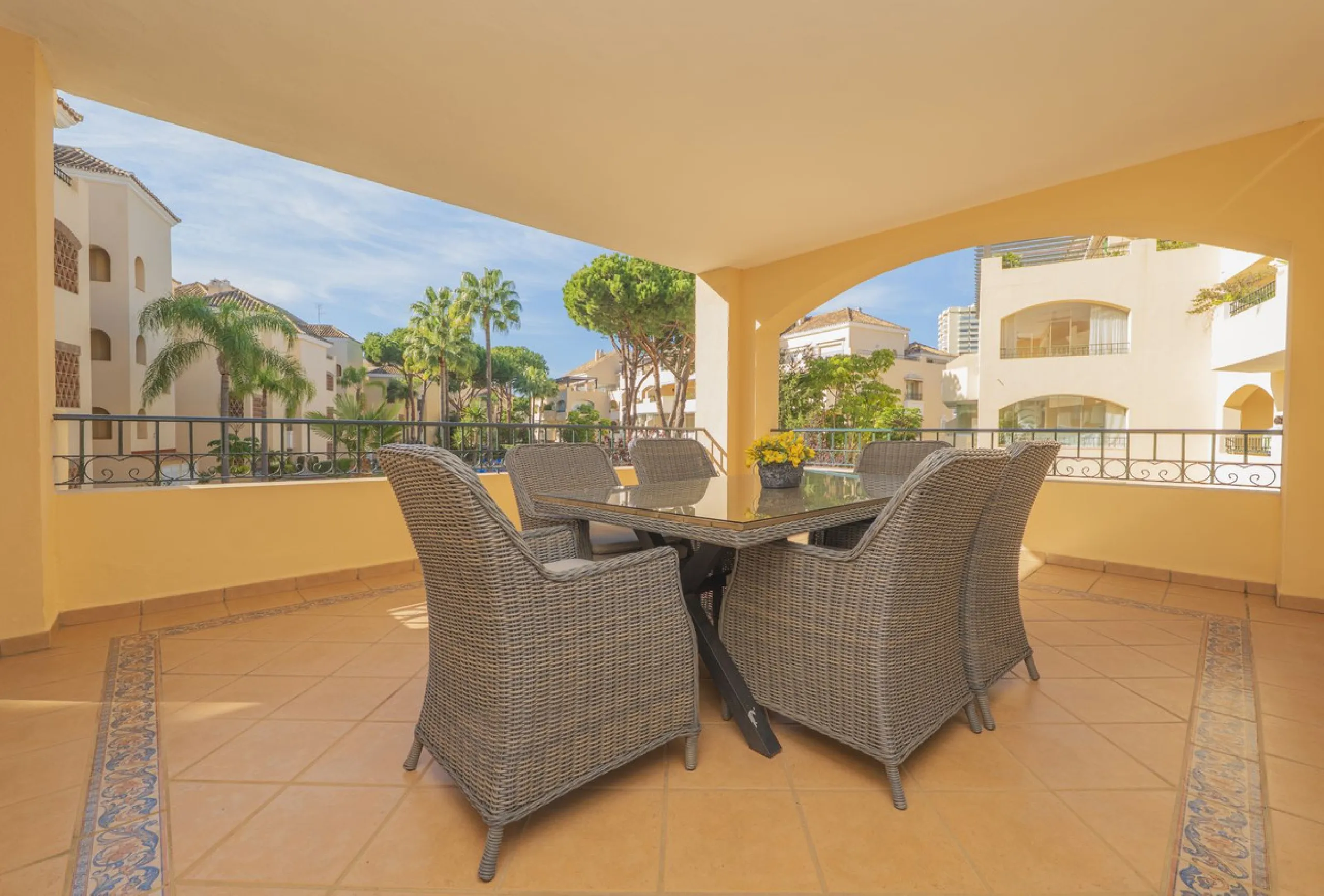 Great Middle Floor Apartment at Hacienda Playa, Elviria beachside. The best and most important development beachside Elviria would be Hacienda Playa Complex, made up of several phases and boasting high end building materials and finishes, as well as prope