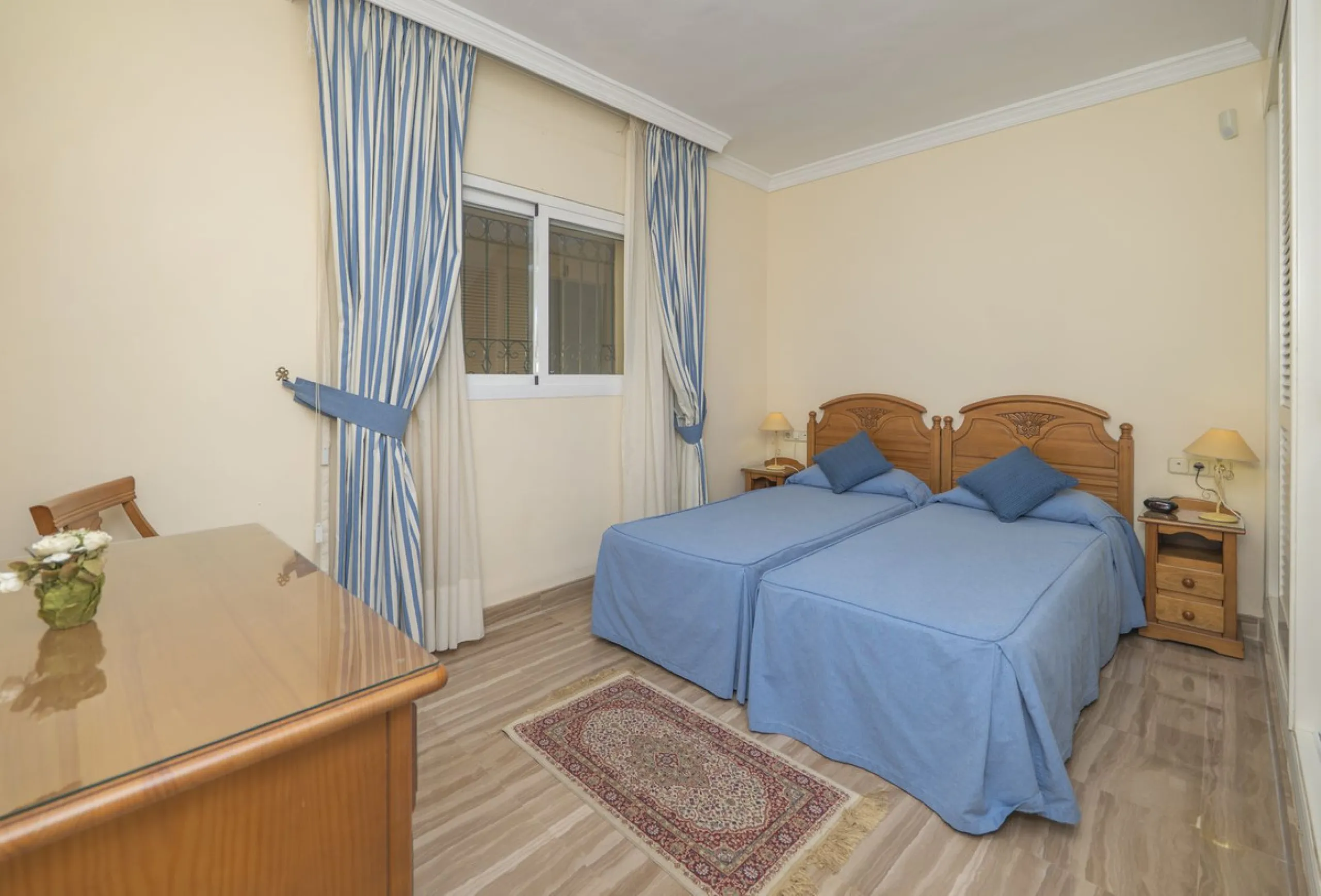 Great Middle Floor Apartment at Hacienda Playa, Elviria beachside. The best and most important development beachside Elviria would be Hacienda Playa Complex, made up of several phases and boasting high end building materials and finishes, as well as prope