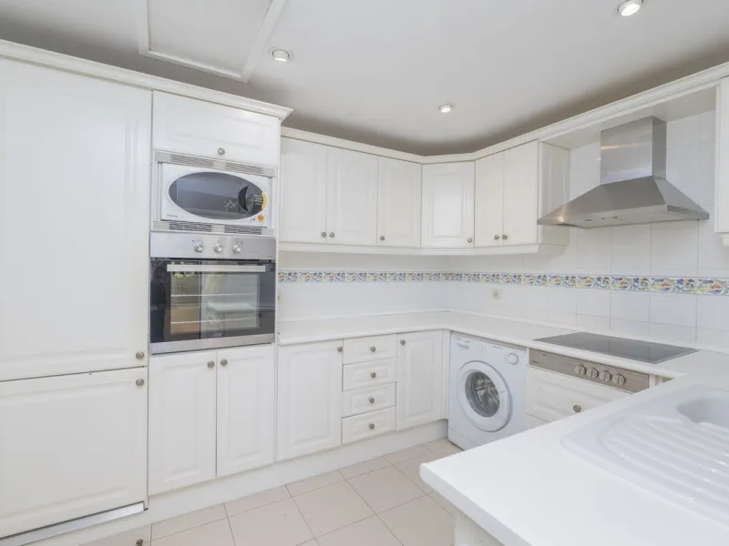 Great Middle Floor Apartment at Hacienda Playa, Elviria beachside. The best and most important development beachside Elviria would be Hacienda Playa Complex, made up of several phases and boasting high end building materials and finishes, as well as prope