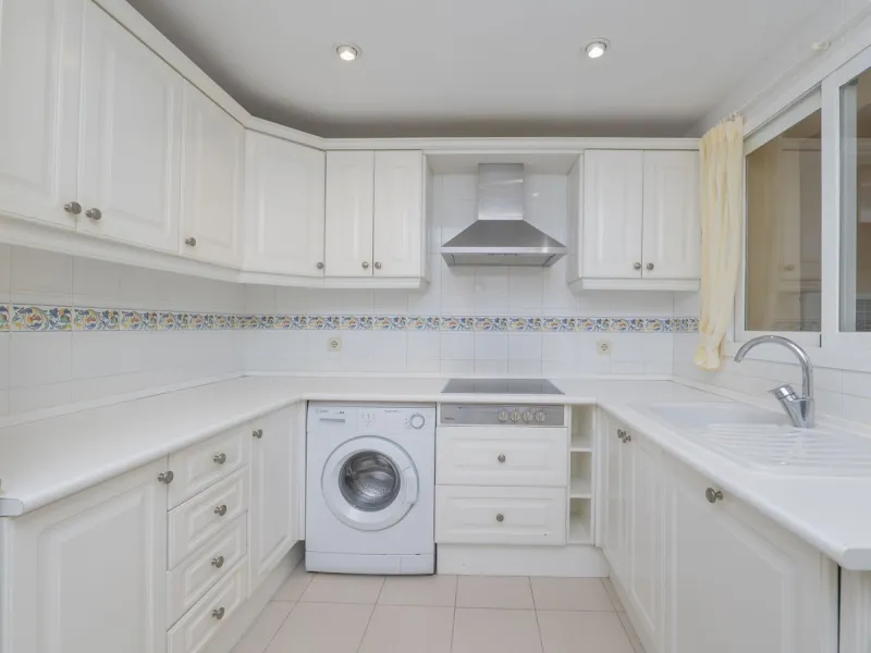 Great Middle Floor Apartment at Hacienda Playa, Elviria beachside. The best and most important development beachside Elviria would be Hacienda Playa Complex, made up of several phases and boasting high end building materials and finishes, as well as prope