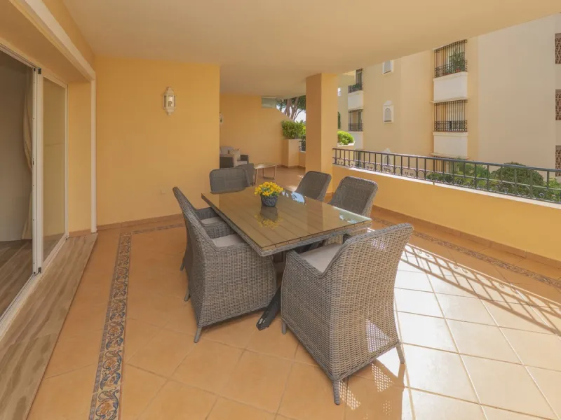 Great Middle Floor Apartment at Hacienda Playa, Elviria beachside. The best and most important development beachside Elviria would be Hacienda Playa Complex, made up of several phases and boasting high end building materials and finishes, as well as prope