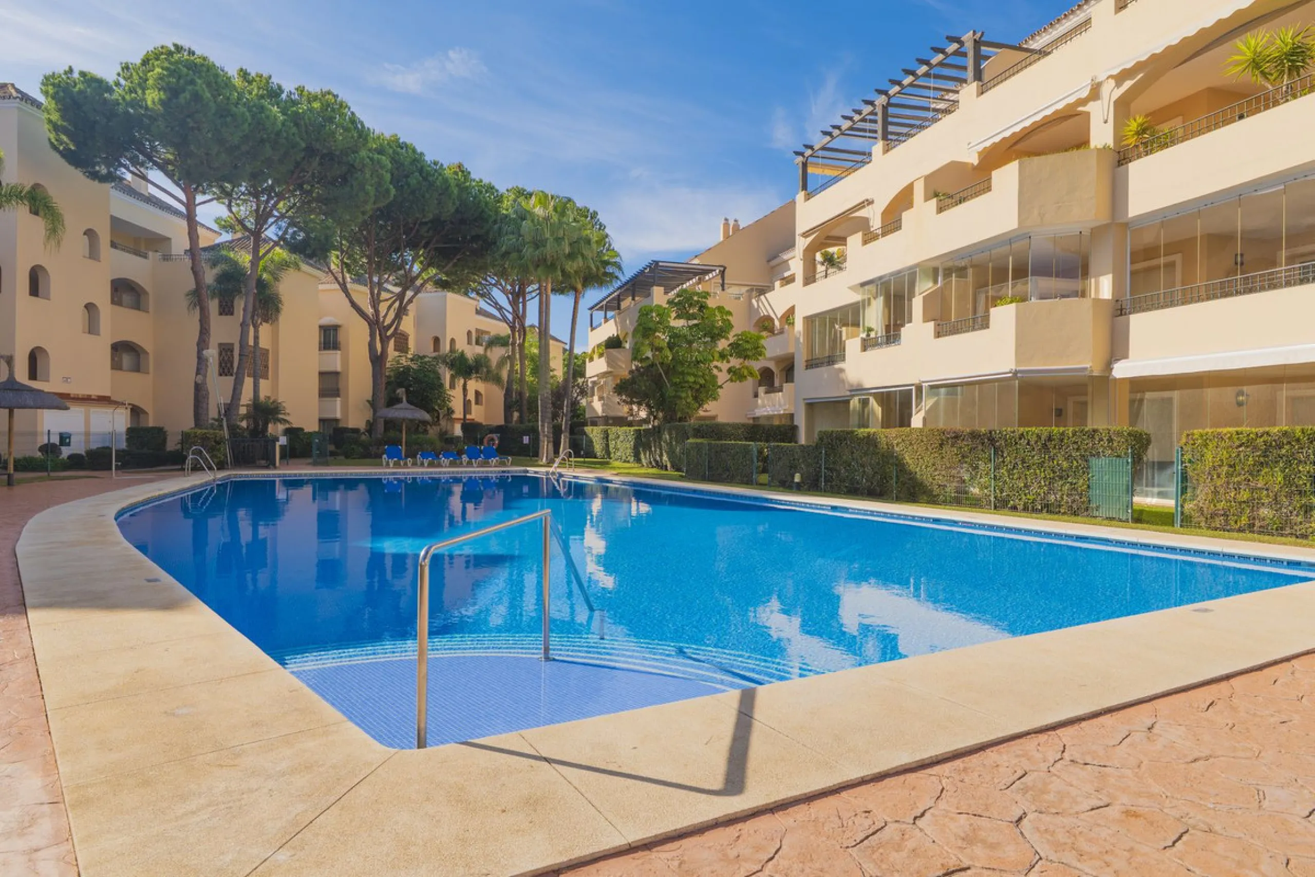 Great Middle Floor Apartment at Hacienda Playa, Elviria beachside. The best and most important development beachside Elviria would be Hacienda Playa Complex, made up of several phases and boasting high end building materials and finishes, as well as prope