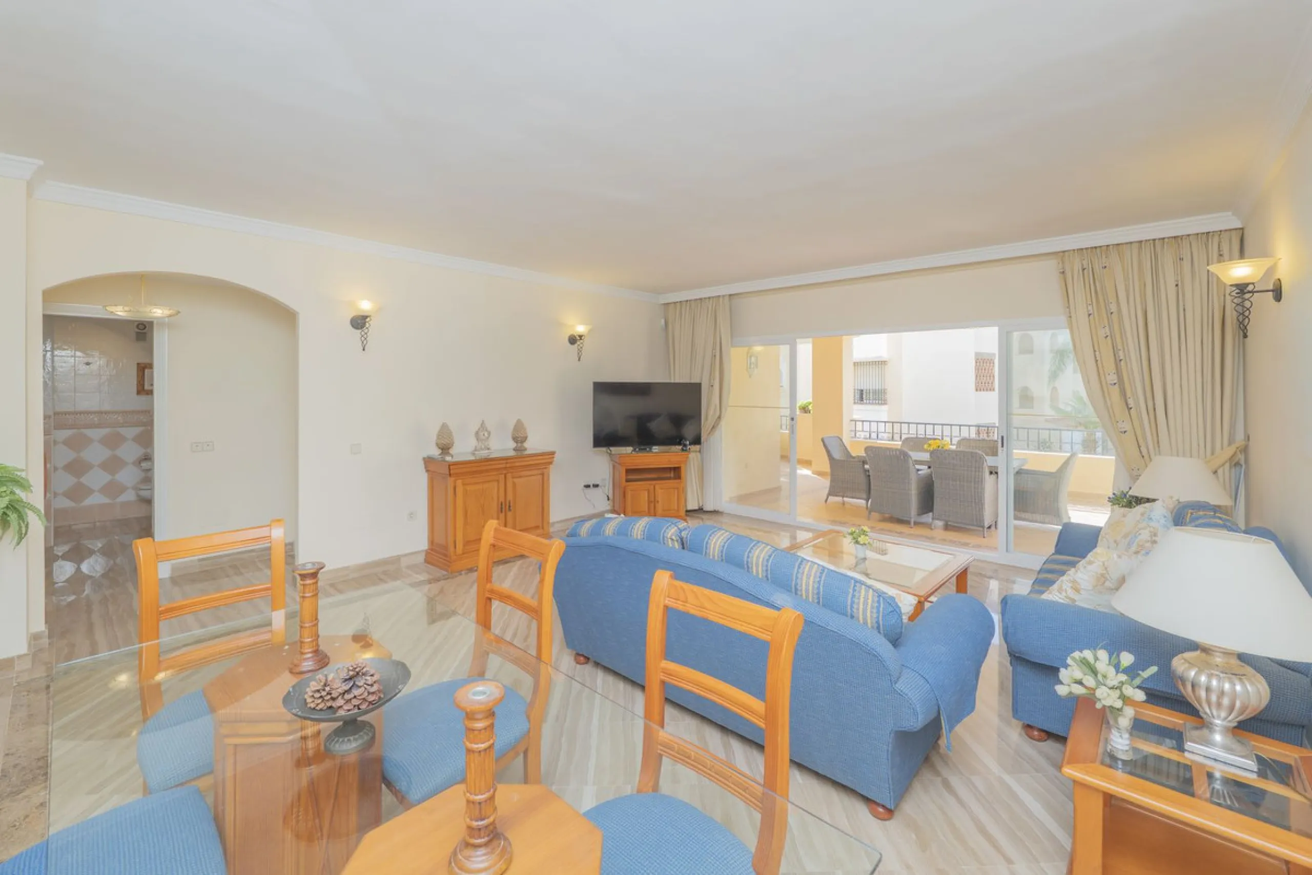 Great Middle Floor Apartment at Hacienda Playa, Elviria beachside. The best and most important development beachside Elviria would be Hacienda Playa Complex, made up of several phases and boasting high end building materials and finishes, as well as prope