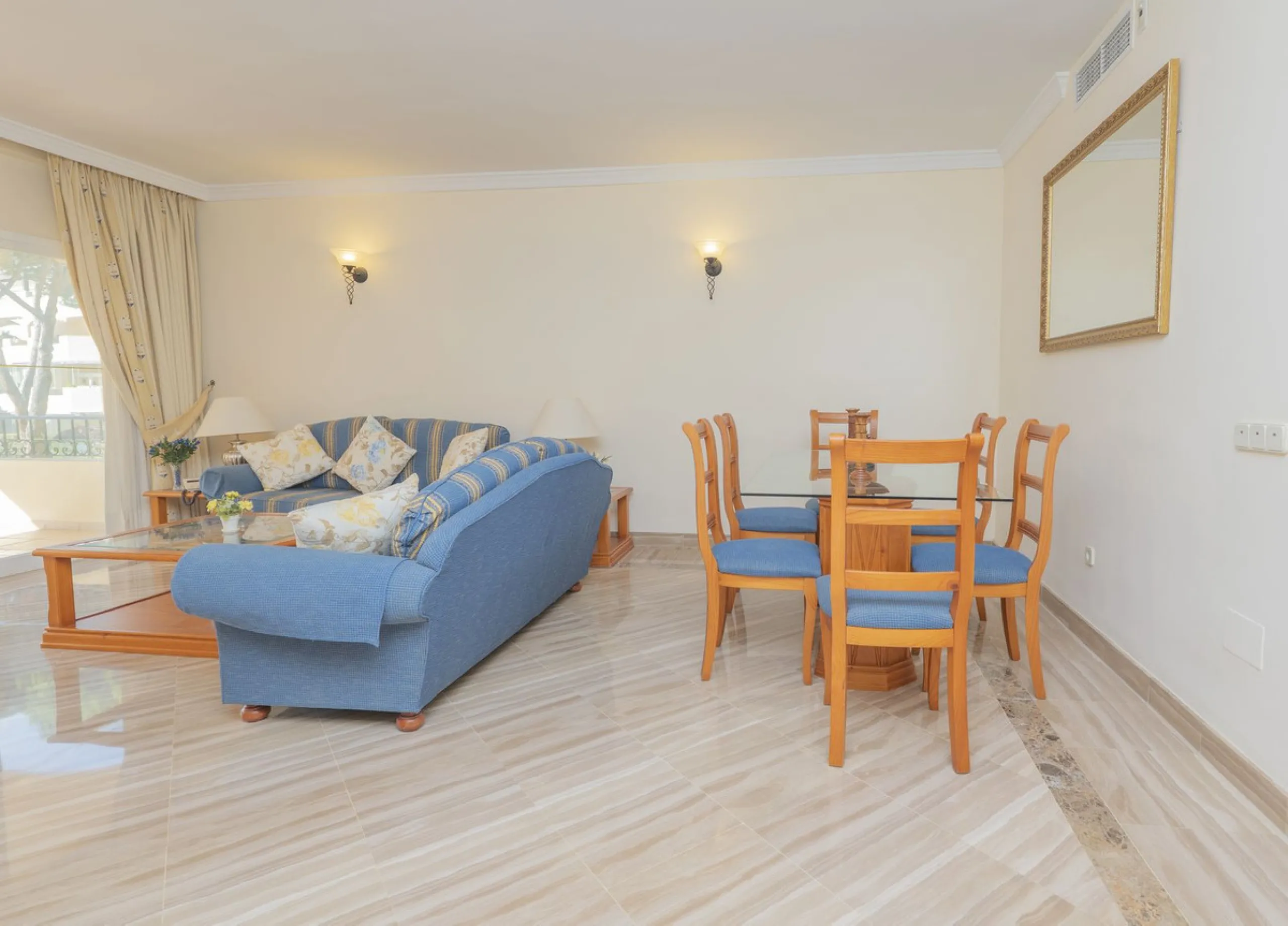 Great Middle Floor Apartment at Hacienda Playa, Elviria beachside. The best and most important development beachside Elviria would be Hacienda Playa Complex, made up of several phases and boasting high end building materials and finishes, as well as prope