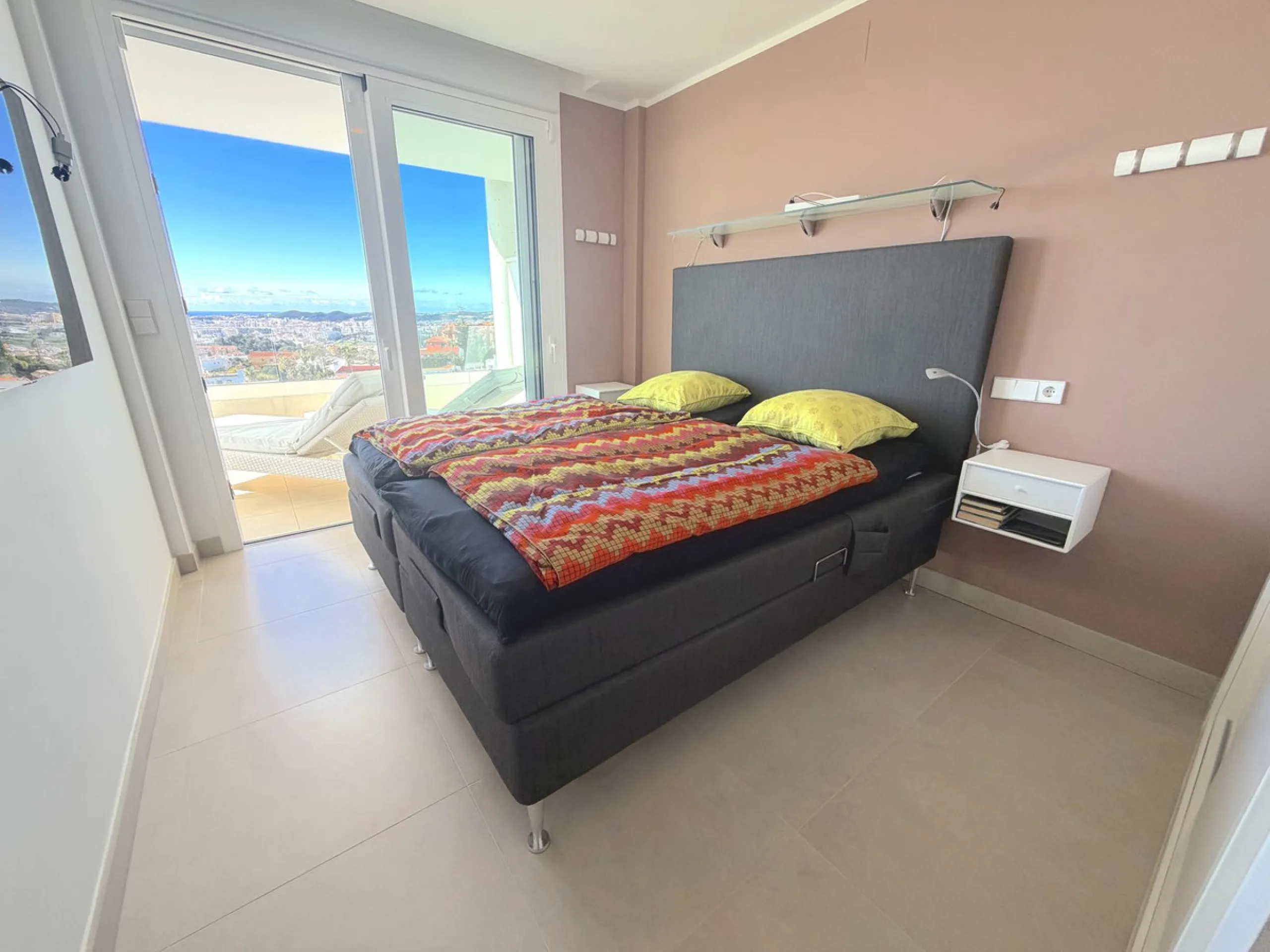Modern Corner Apartment with Fantastic Panoramic Views in Torreblanca.