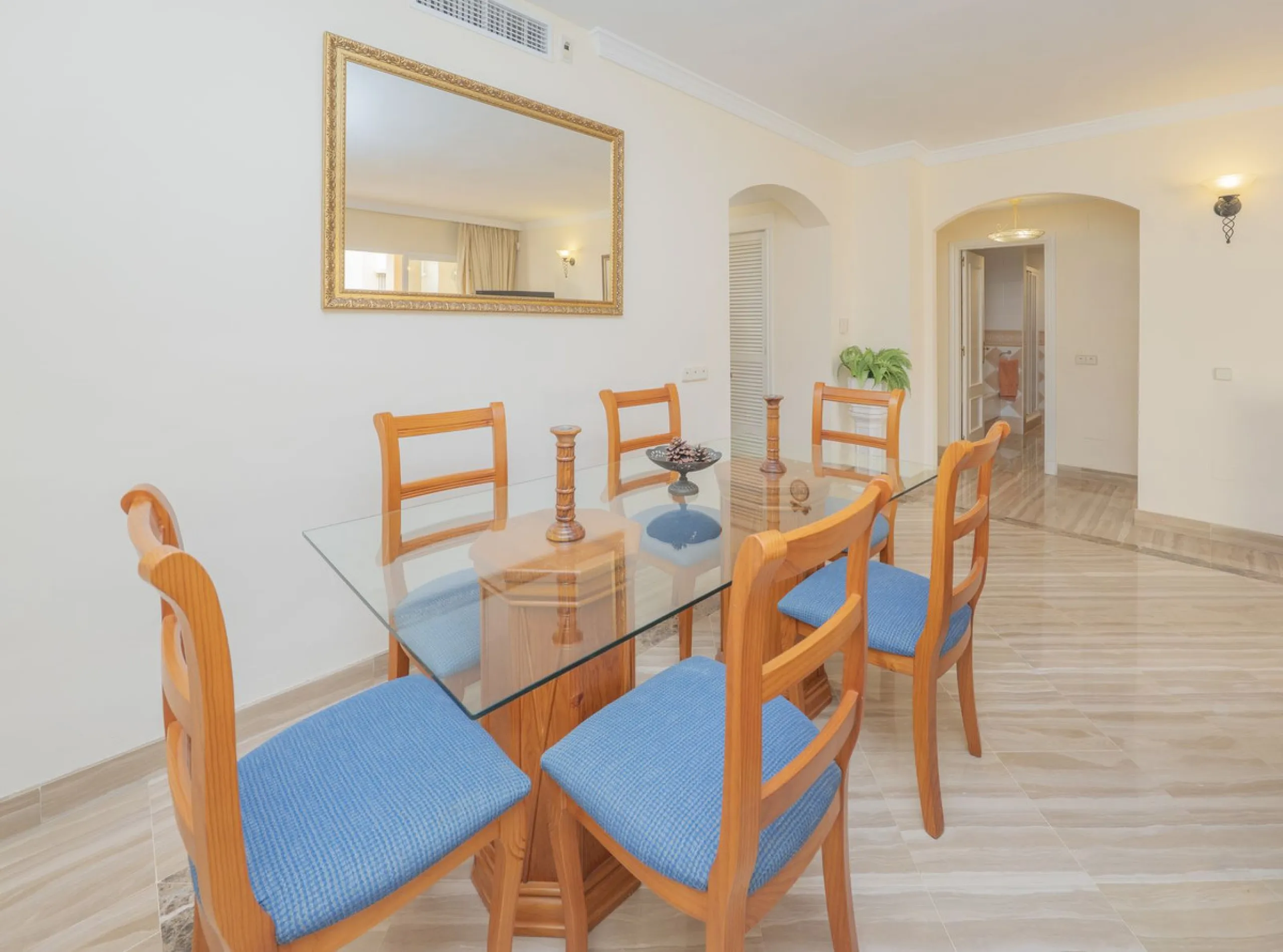 Great Middle Floor Apartment at Hacienda Playa, Elviria beachside. The best and most important development beachside Elviria would be Hacienda Playa Complex, made up of several phases and boasting high end building materials and finishes, as well as prope
