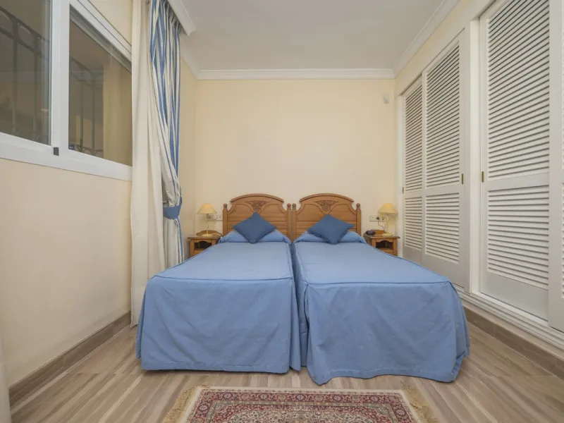 Great Middle Floor Apartment at Hacienda Playa, Elviria beachside. The best and most important development beachside Elviria would be Hacienda Playa Complex, made up of several phases and boasting high end building materials and finishes, as well as prope