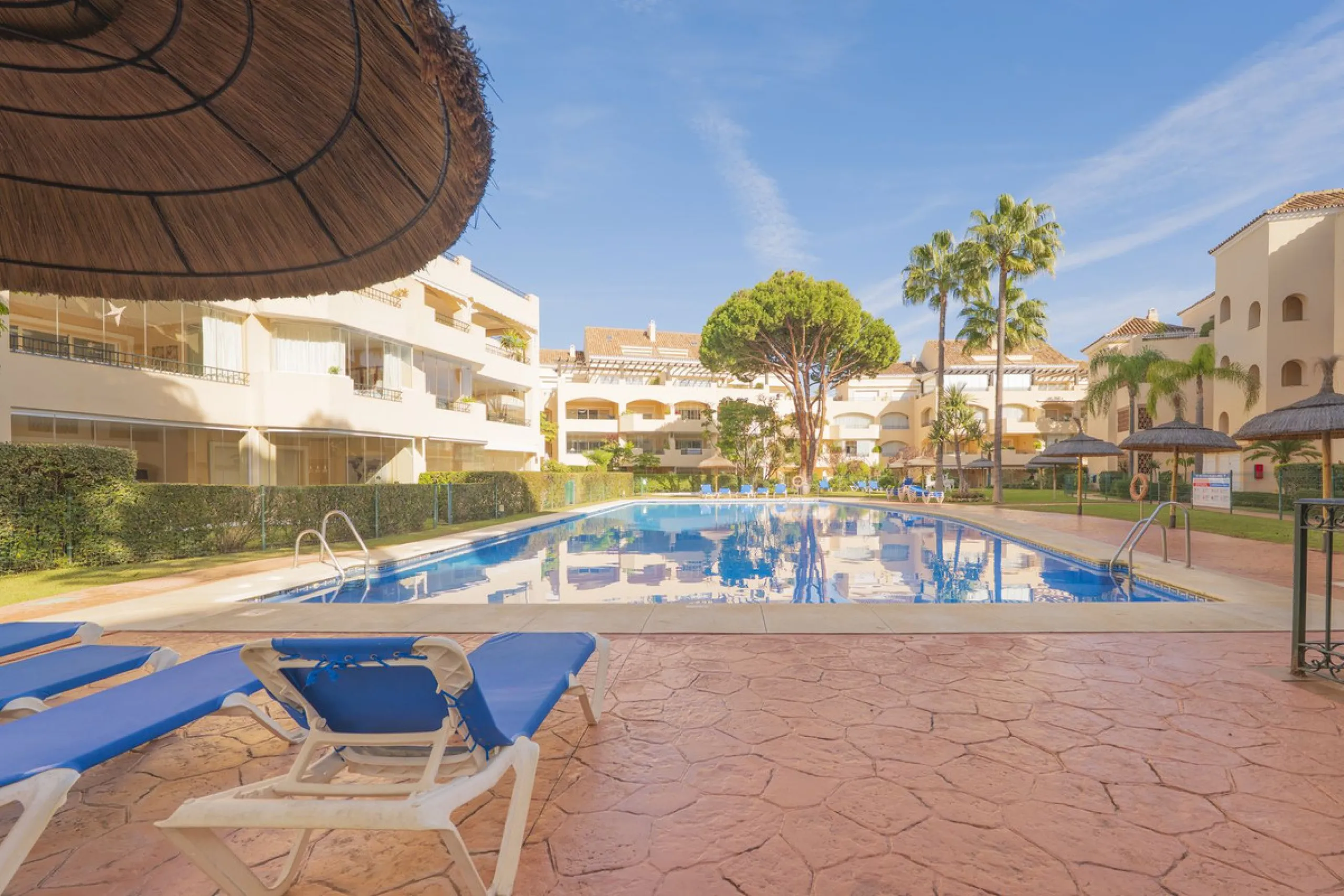 Great Middle Floor Apartment at Hacienda Playa, Elviria beachside. The best and most important development beachside Elviria would be Hacienda Playa Complex, made up of several phases and boasting high end building materials and finishes, as well as prope