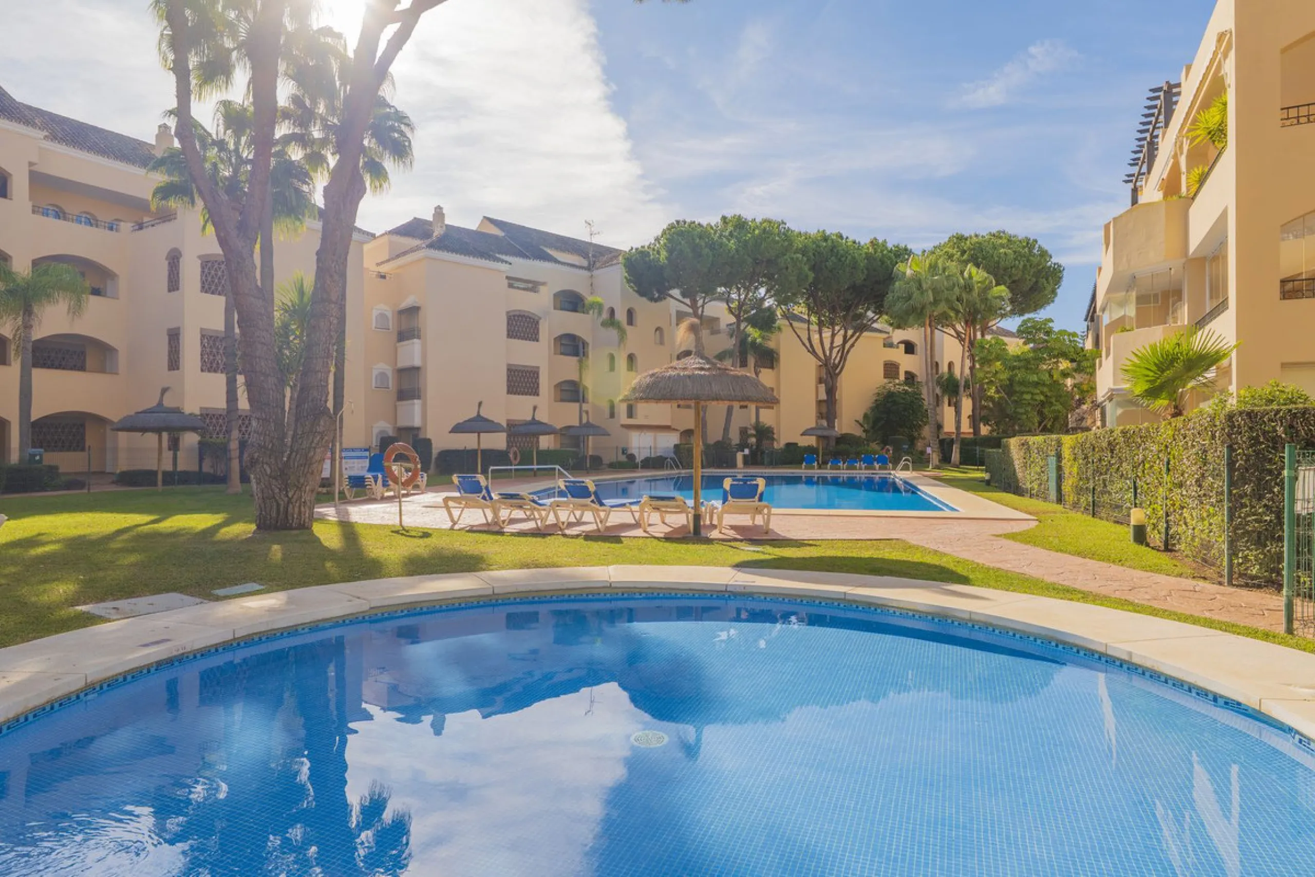 Great Middle Floor Apartment at Hacienda Playa, Elviria beachside. The best and most important development beachside Elviria would be Hacienda Playa Complex, made up of several phases and boasting high end building materials and finishes, as well as prope