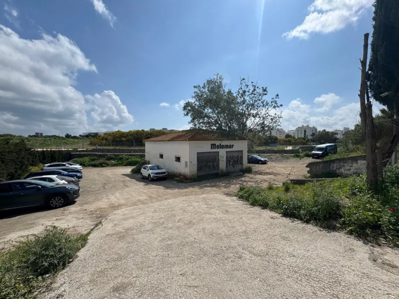 Plot - Residential Plot в продаже в Marbella, Málaga. Площадь дома 555 м². Площадь участка 1587 м²