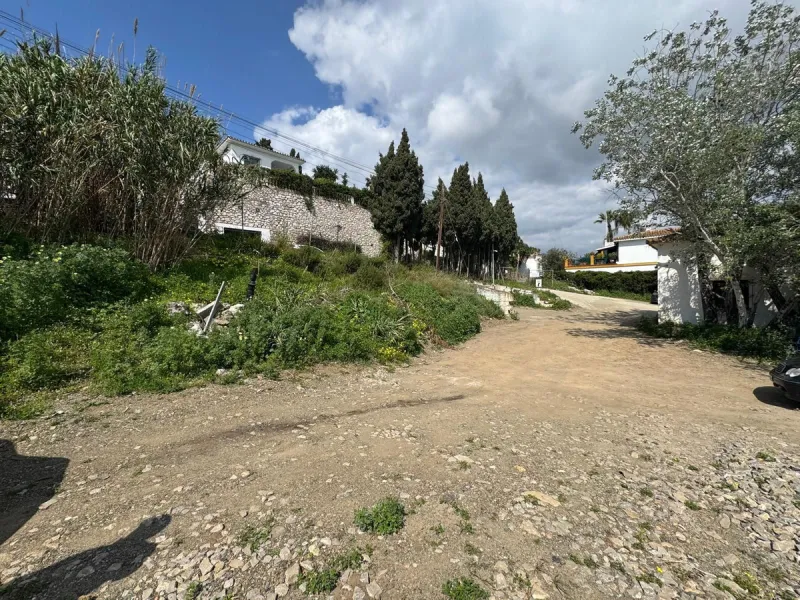 Plot - Residential Plot в продаже в Marbella, Málaga. Площадь дома 555 м². Площадь участка 1587 м²