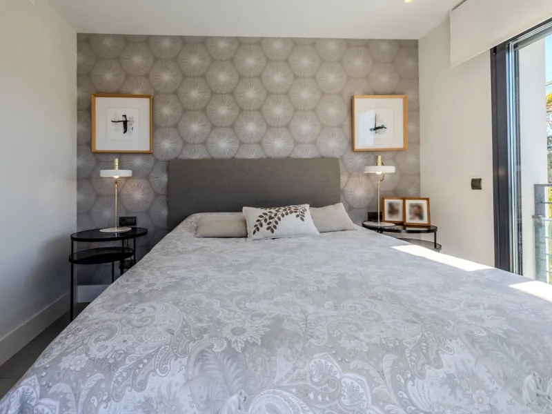 House - Detached Villa в продаже в Estepona, Málaga. В доме 4 спален и 5 ванных комнат. Площадь дома 383 м². Площадь участка 611 м²
