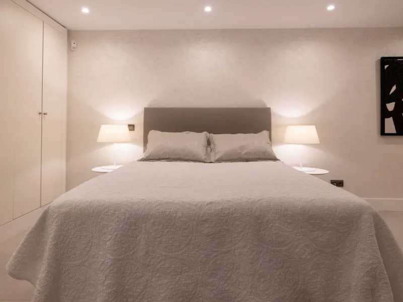 House - Detached Villa в продаже в Estepona, Málaga. В доме 4 спален и 5 ванных комнат. Площадь дома 383 м². Площадь участка 611 м²