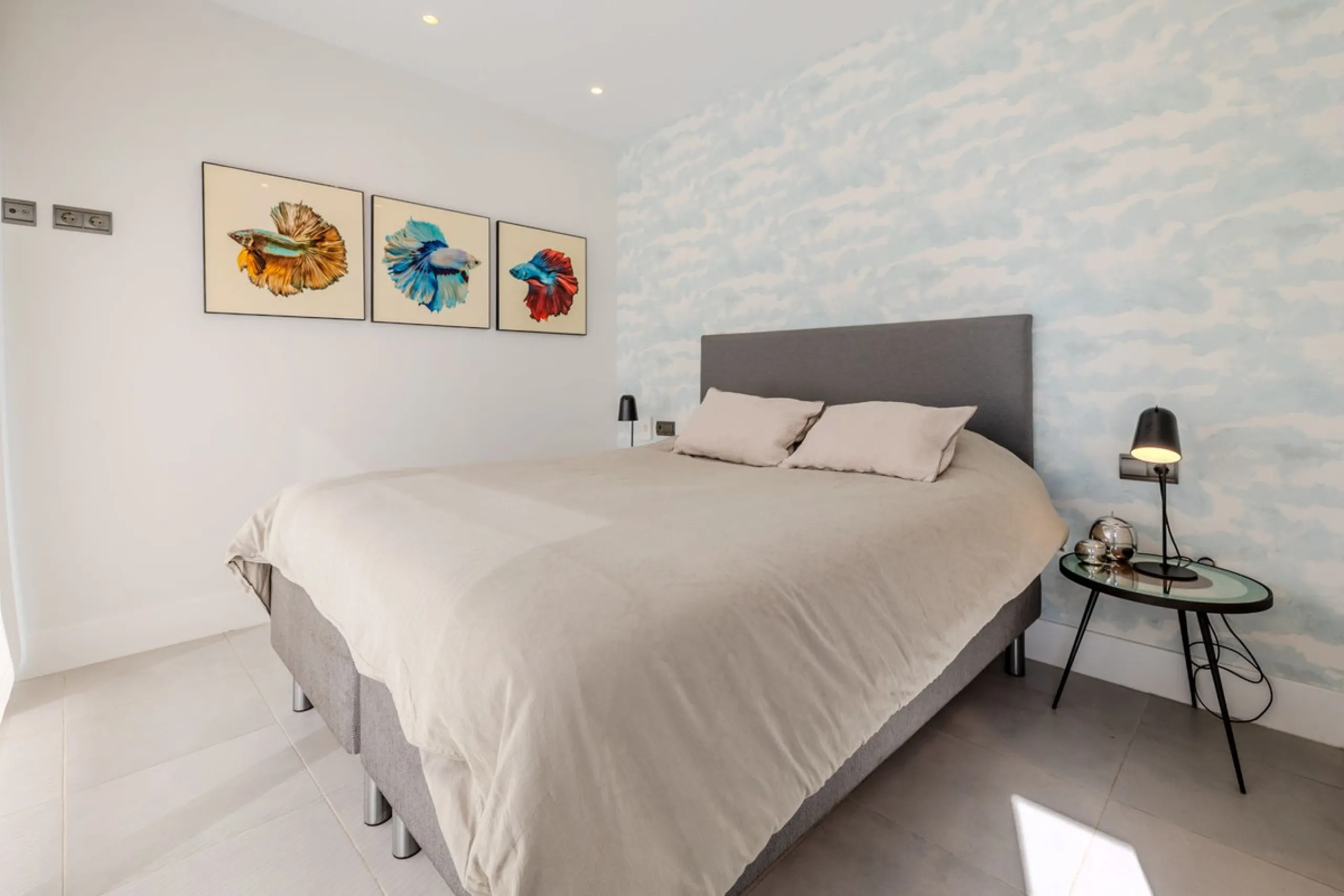 House - Detached Villa в продаже в Estepona, Málaga. В доме 4 спален и 5 ванных комнат. Площадь дома 383 м². Площадь участка 611 м²