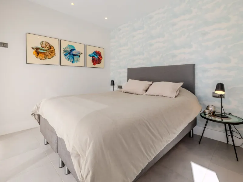 House - Detached Villa в продаже в Estepona, Málaga. В доме 4 спален и 5 ванных комнат. Площадь дома 383 м². Площадь участка 611 м²