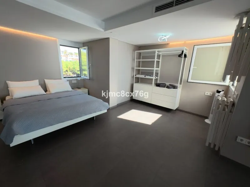 An exceptional luxury penthouse on the beachfront, with a tourist licence and a proven return on investment.