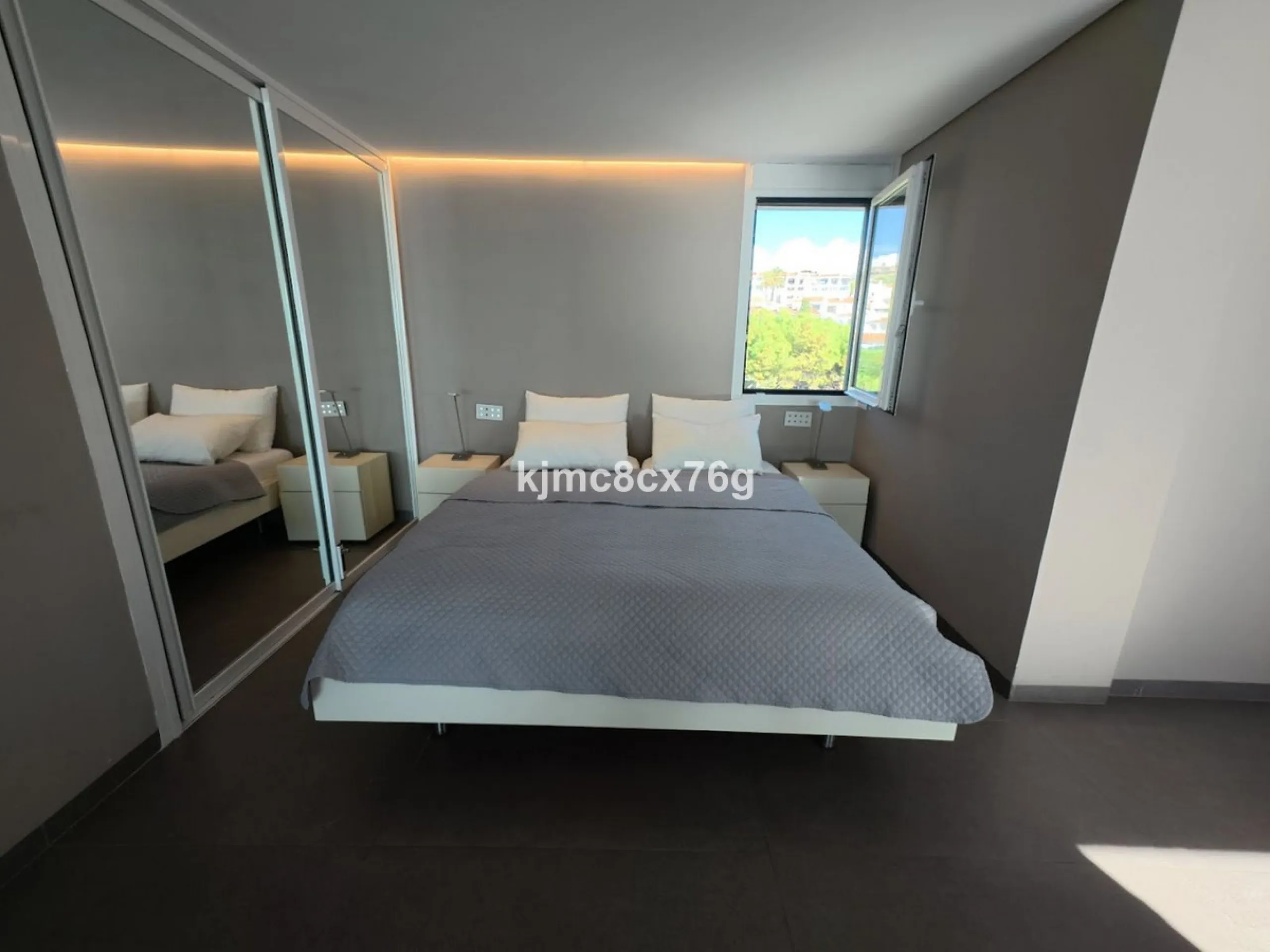 An exceptional luxury penthouse on the beachfront, with a tourist licence and a proven return on investment.