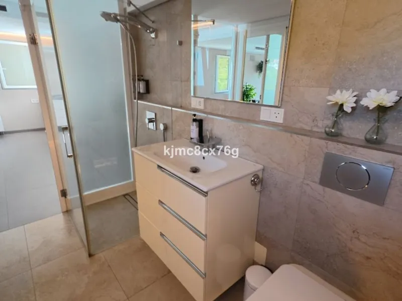 An exceptional luxury penthouse on the beachfront, with a tourist licence and a proven return on investment.