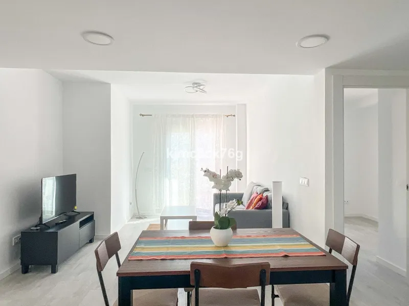 Apartment - Middle Floor Apartment в продаже в Fuengirola, Málaga. В доме 3 спален и 2 ванных комнат. Площадь дома 115 м²