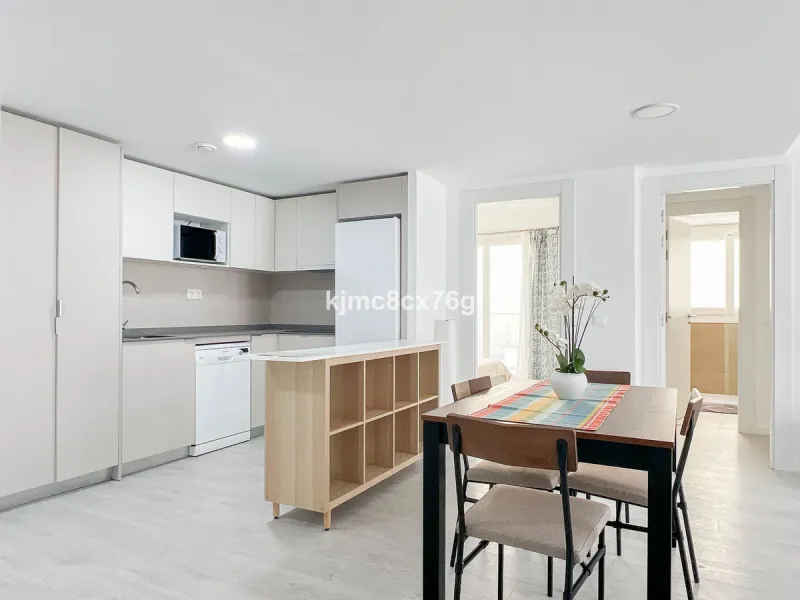 Apartment - Middle Floor Apartment в продаже в Fuengirola, Málaga. В доме 3 спален и 2 ванных комнат. Площадь дома 115 м²