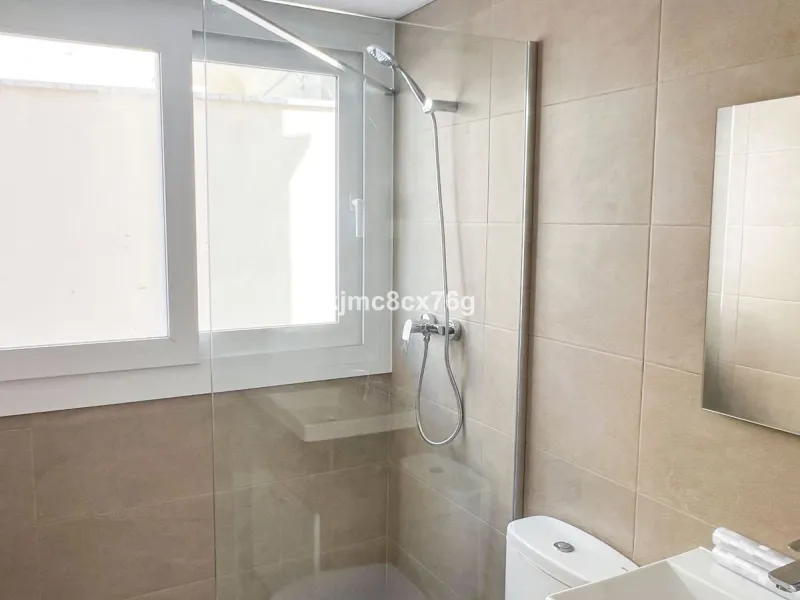 Apartment - Middle Floor Apartment в продаже в Fuengirola, Málaga. В доме 3 спален и 2 ванных комнат. Площадь дома 115 м²