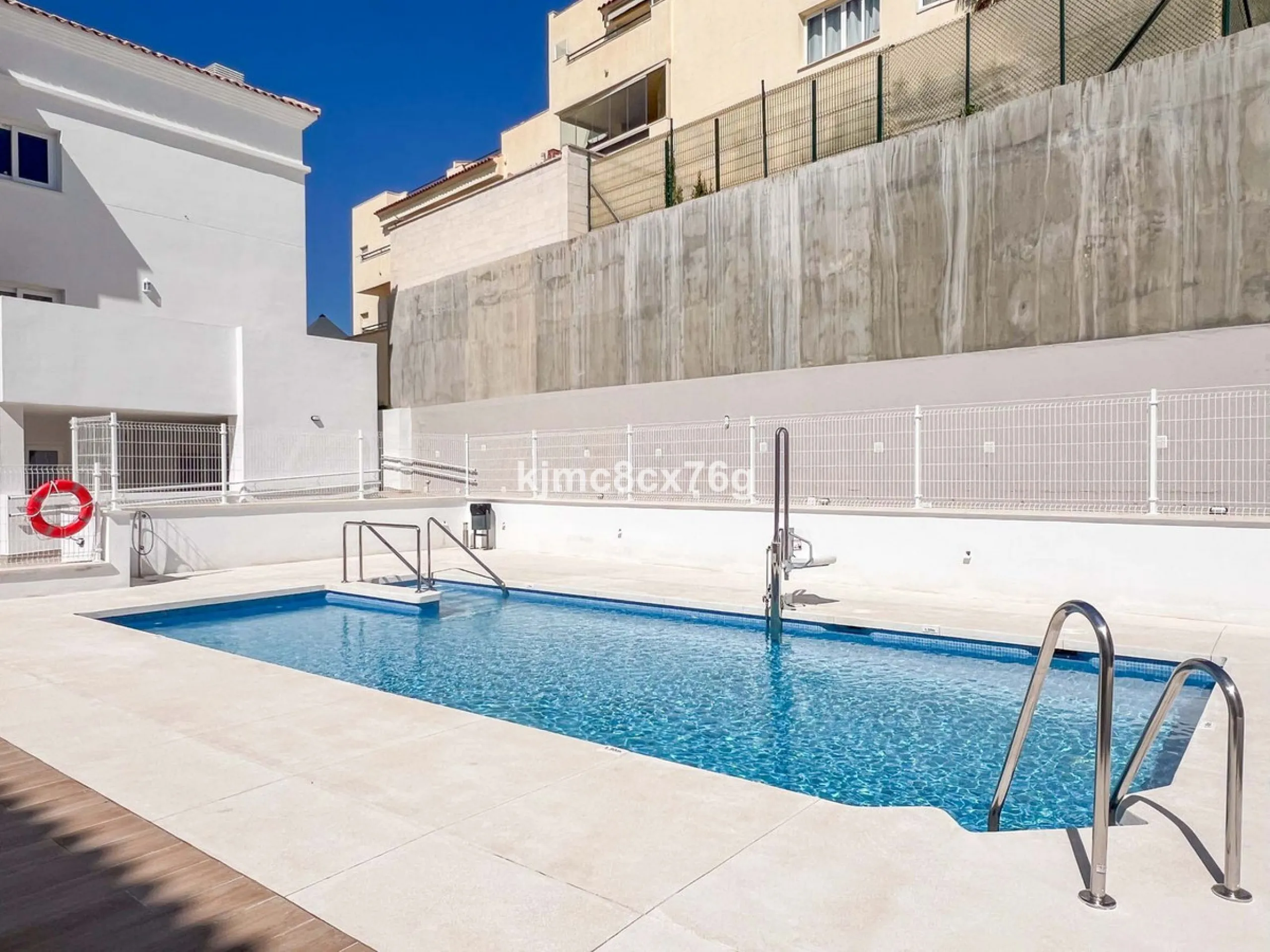 Apartment - Middle Floor Apartment в продаже в Fuengirola, Málaga. В доме 3 спален и 2 ванных комнат. Площадь дома 115 м²