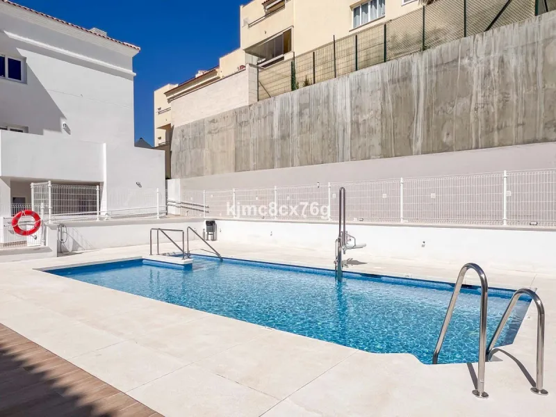 Apartment - Middle Floor Apartment в продаже в Fuengirola, Málaga. В доме 3 спален и 2 ванных комнат. Площадь дома 115 м²