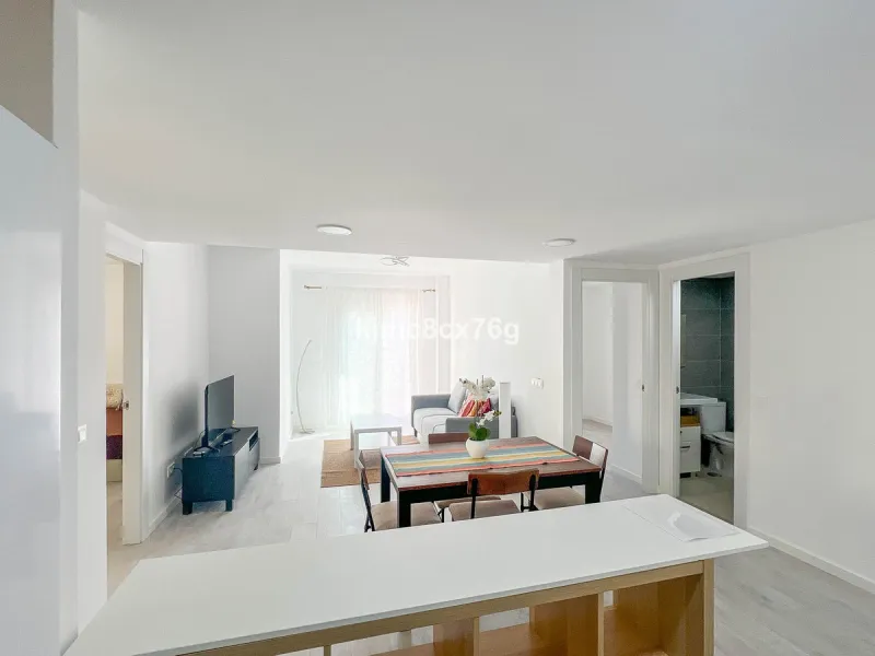 Apartment - Middle Floor Apartment в продаже в Fuengirola, Málaga. В доме 3 спален и 2 ванных комнат. Площадь дома 115 м²